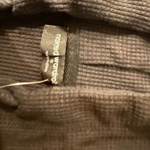 Naked wardrobe size 1X long sleeve crop black -no longer has tags! - Picture 4 of 4